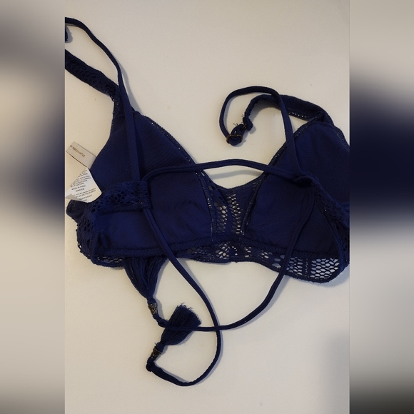 🆕 Becca swim top - Picture 7 of 7